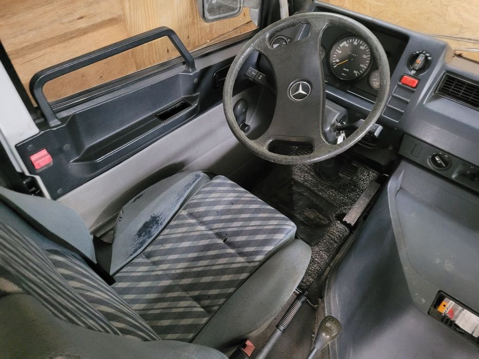 Mercedes  Benz Mb100
