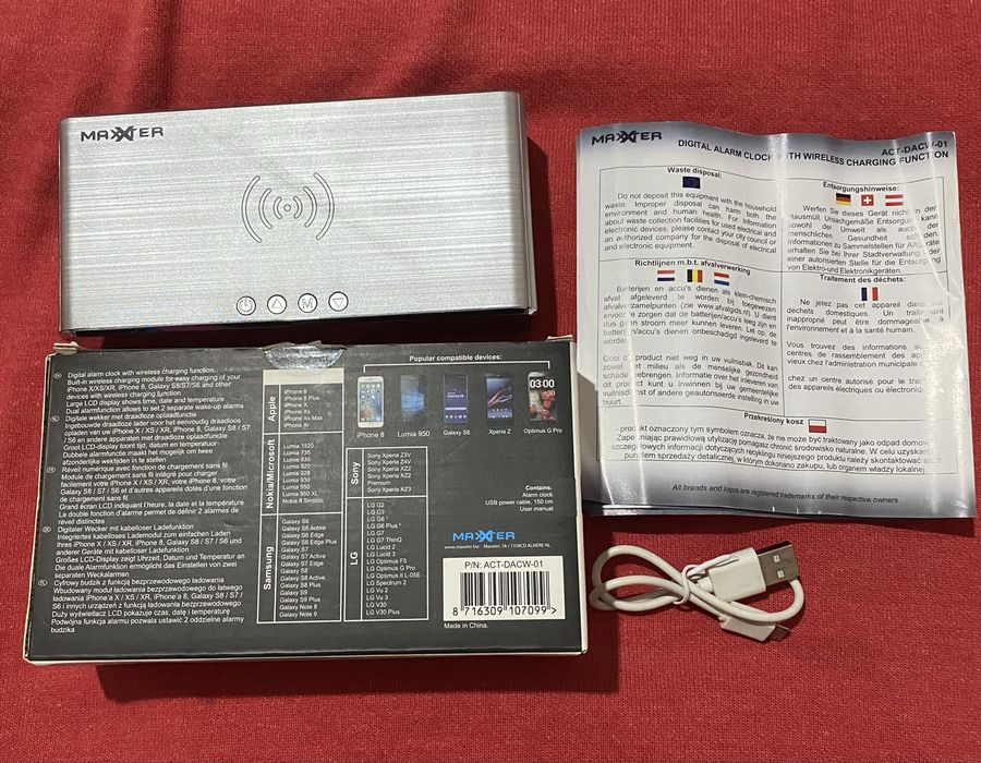 Digital Alarm Clock with Wireless Charging Function445943250734950406