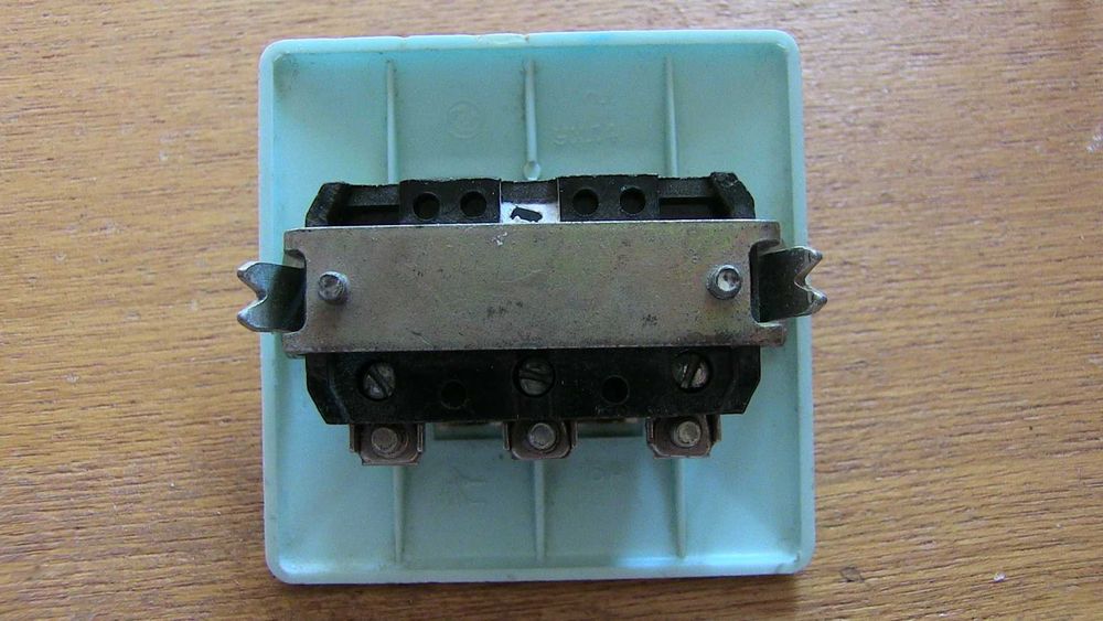 Выключатель СССР двухклавишный. рабочий (не китай!)