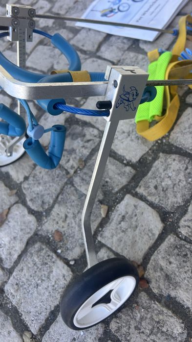 Cadeira de rodas para Cao. Fabricada em Aluminio. Usada impecavel.