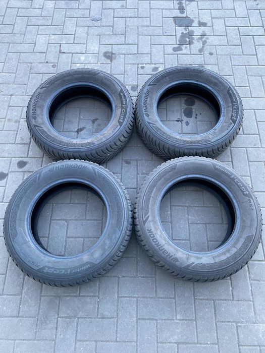 Продам зимнюю резину Hankook Winter IceptRS3 215 65 R16
