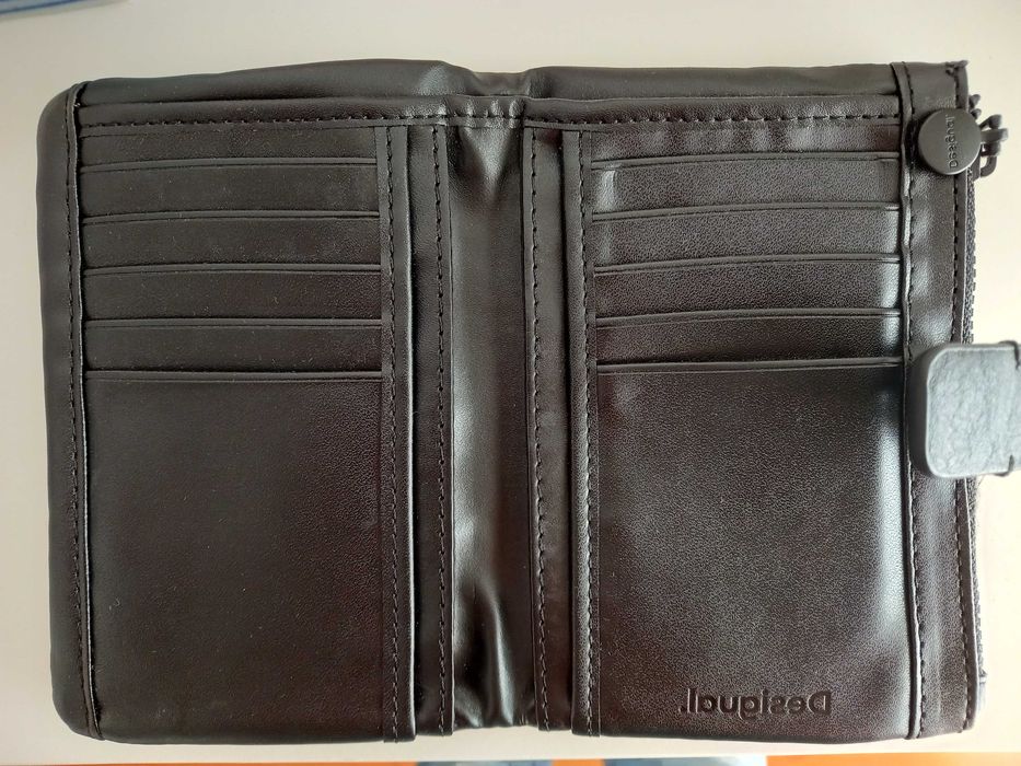 Carteira pequena Desigual