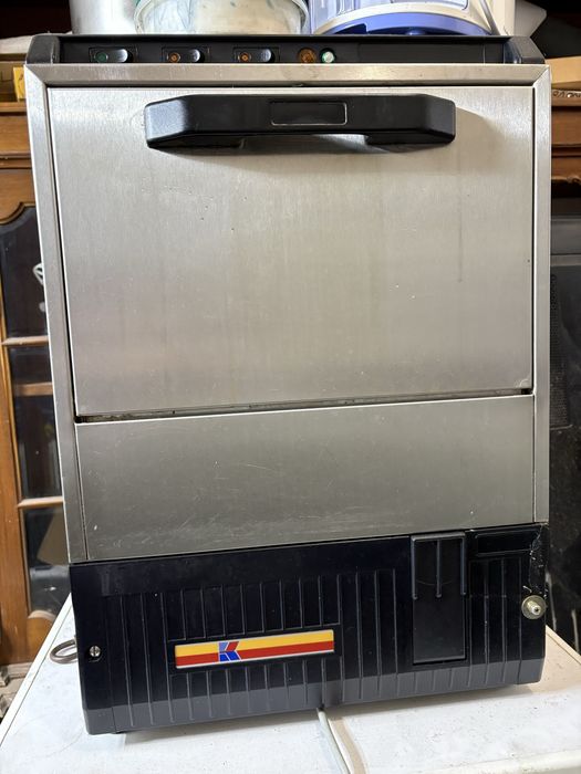 Maquina para lavar loiça em cafes