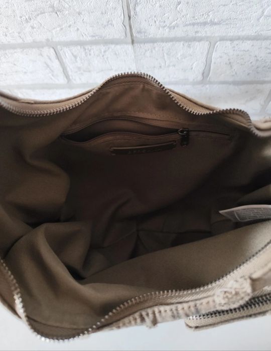 Torebka z wieloma kieszonkami Bershka