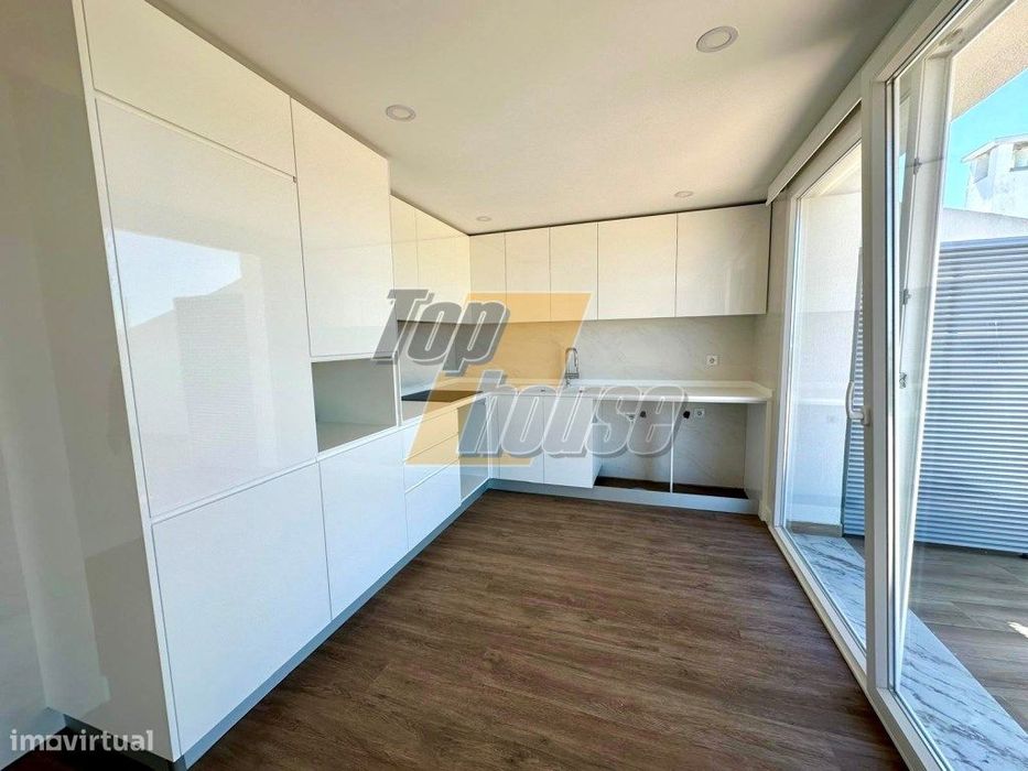 Apartamento T2 Novo Para Arrendar | Costa Da Caparica