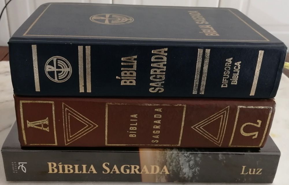 varias biblias , valor pode variar