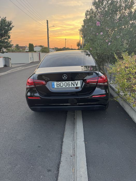 Mercedes-Benz A180d vendo ou troco por carro de 7 lugares