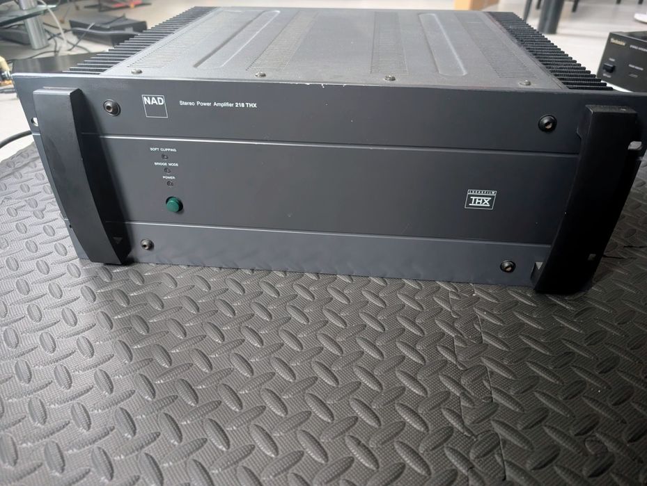 Potężna końcówka mocy nad 218 thx