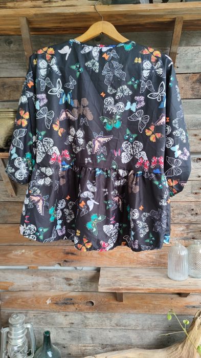 Bluzka w kolorowe motyle | oversize | dekolt V | rękaw 3/4