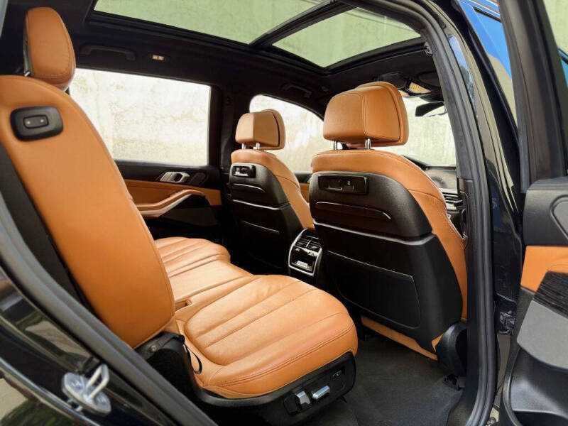 2022 BMW X7 M50i
