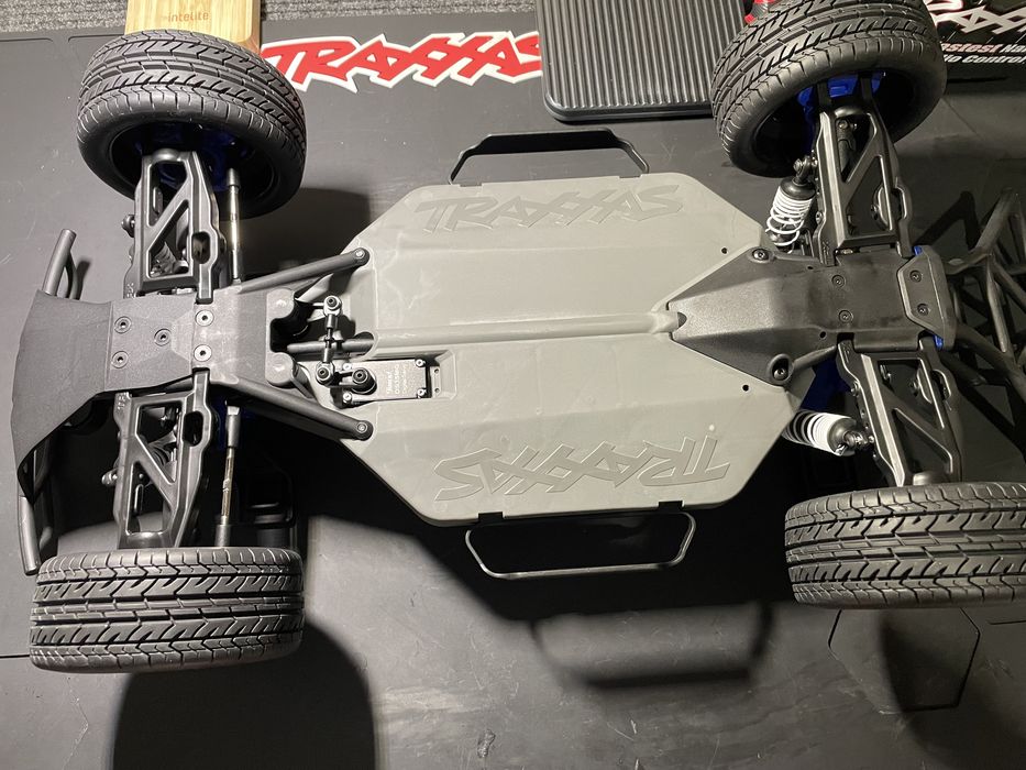 Traxxas slash 4x4 НОВЫЙ радиоуправляемая модель машинка