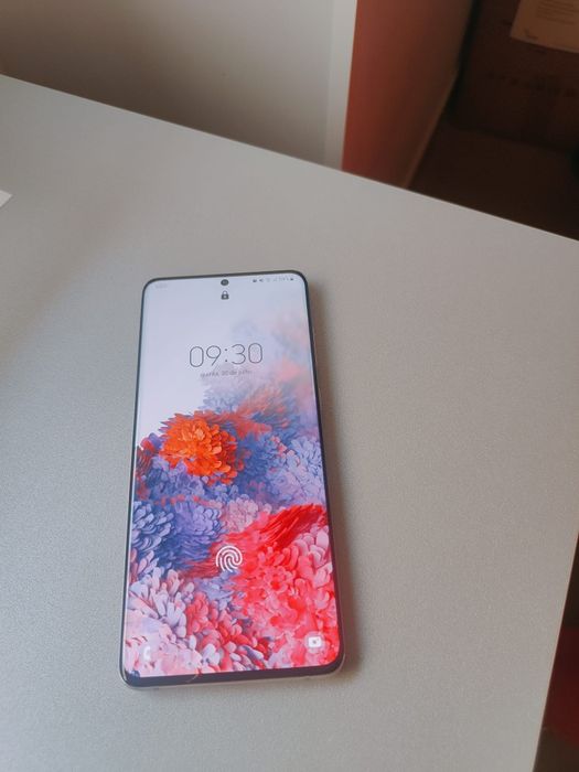 Samsung S20+ em ótimo estado.