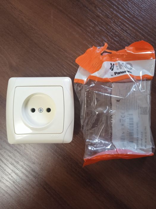 Розетка VIKO нова