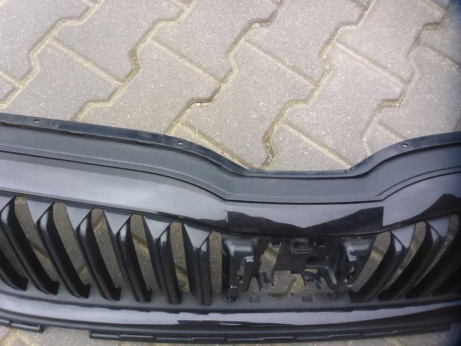 Решітка радіатора Skoda Octavia a8 2020-2025
