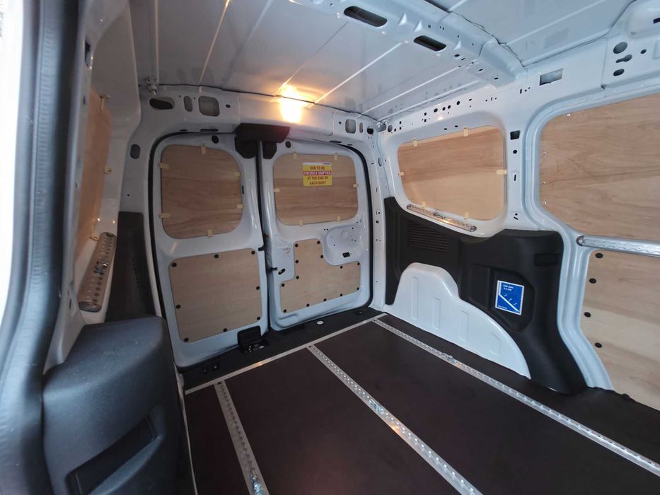 Zabudowa busa ze sklejki Ford Transit Courier Connect Custom Van