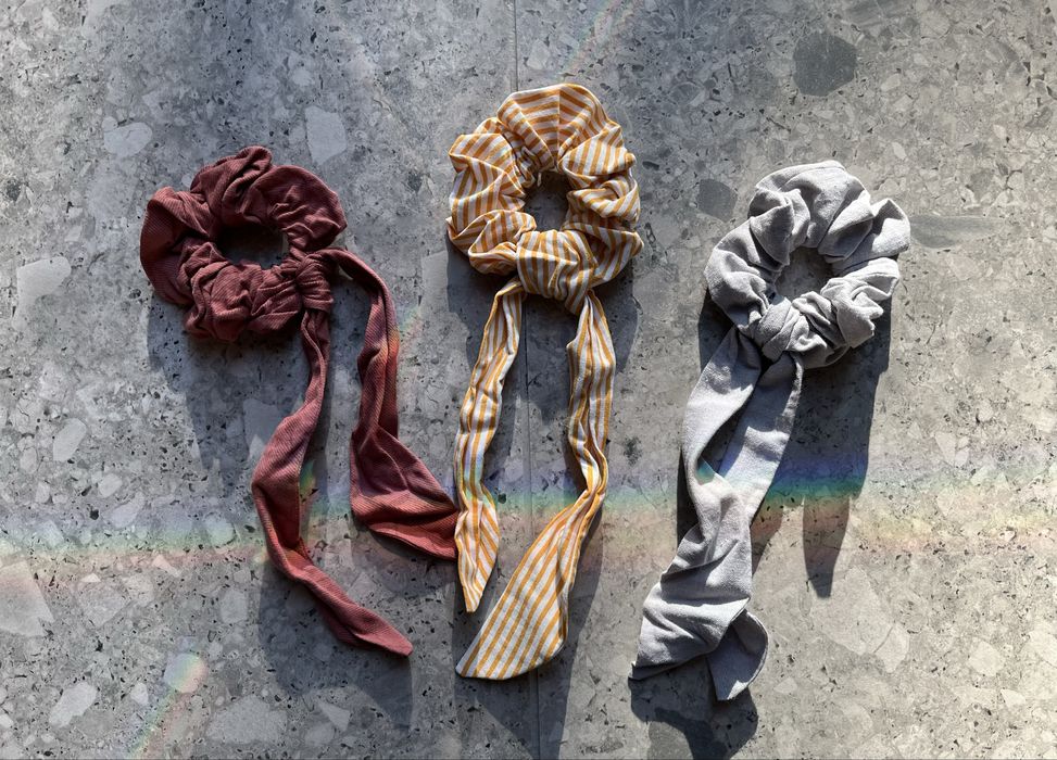 Gumki do włosów scrunchie z kokardką niebieska czerwona i żółta
