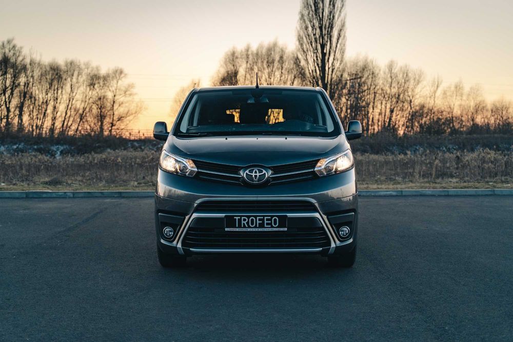 Wynajem busa Toyota PROACE Verso Long wypożyczalnia samochodów