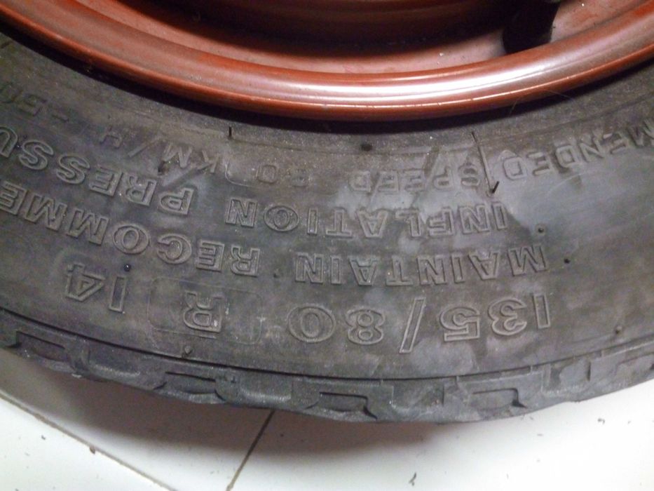 Jante de 14 polegadas Firestone, em bom estado e perfeitamente direita.
