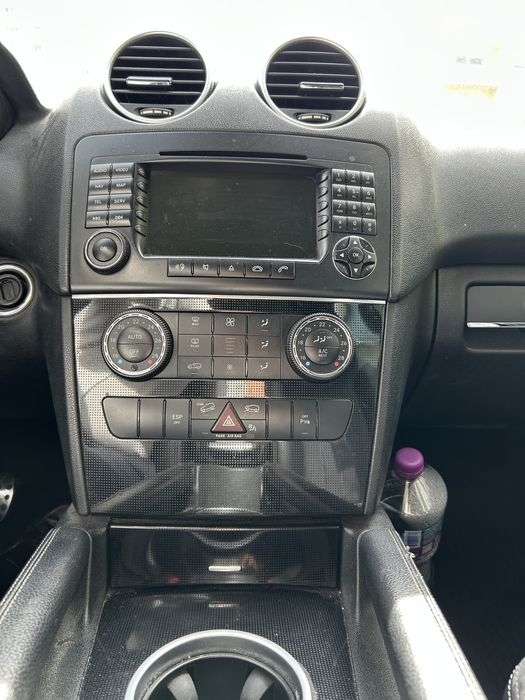 Mercedes ML320 cinzento
