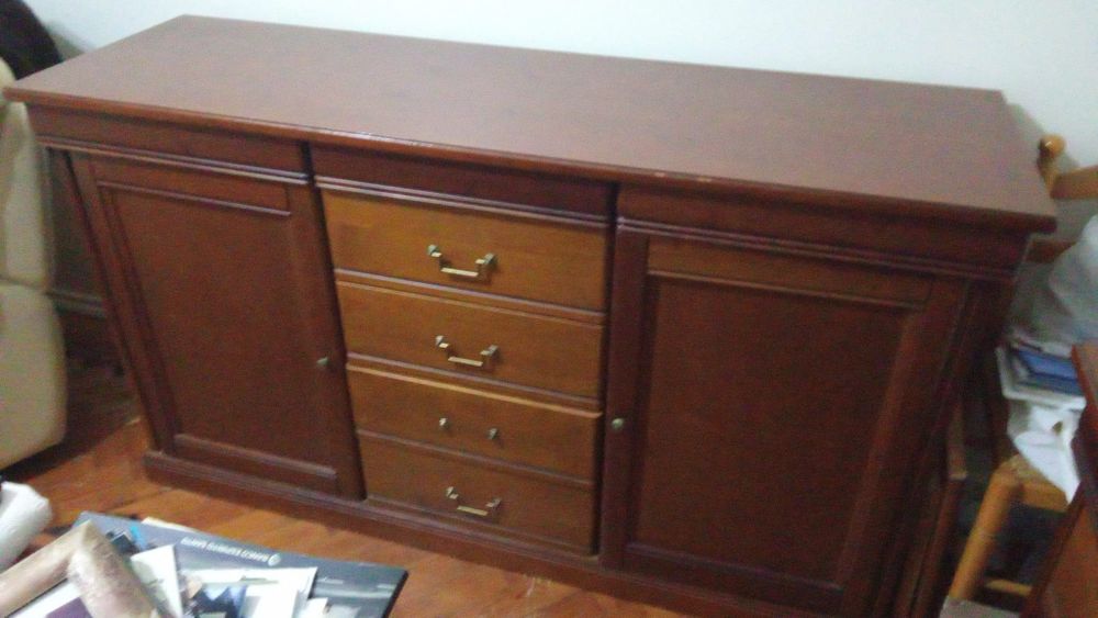Aparador de sala e mesa de jantar em mogno maciço
