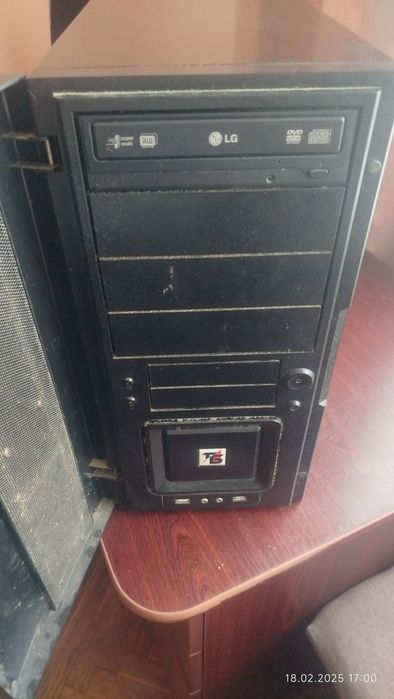 Корпус ПК+материнка+оперативка+процесор.