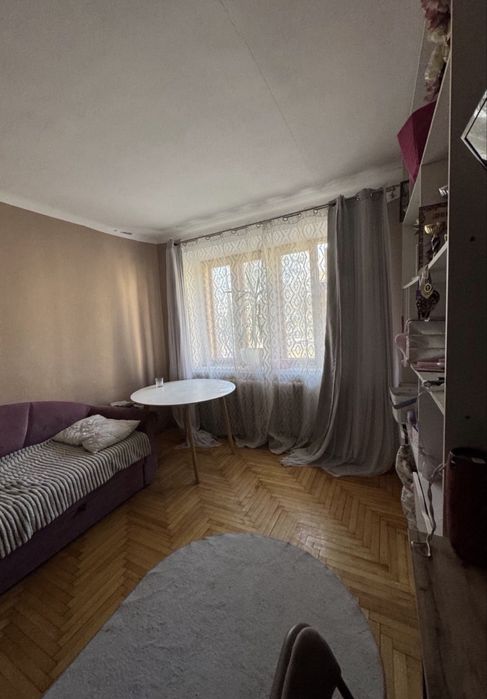 •Продається 3-чешка, кільце южки