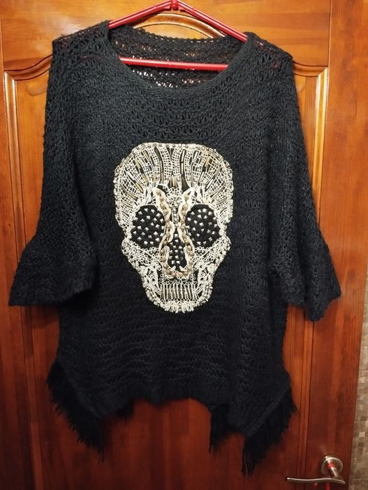 Модный    свитер.