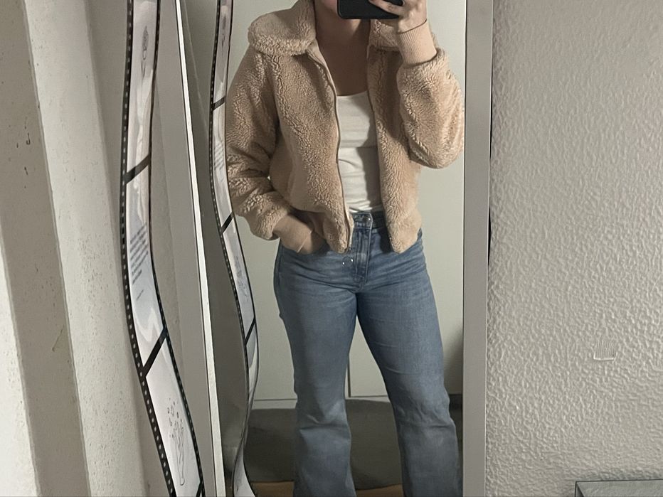 Casaco rosa com gola pelo sintético