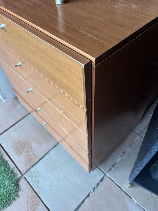 Conjunto de comodas e mesas de cabeceira