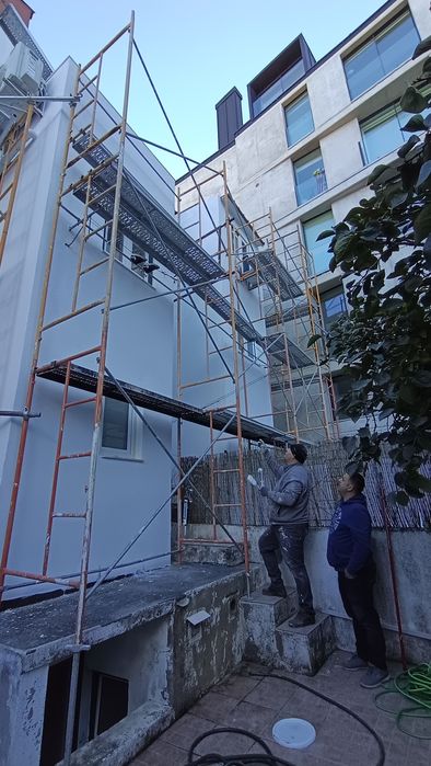 Aluguer de andaimes tradicional e europeu