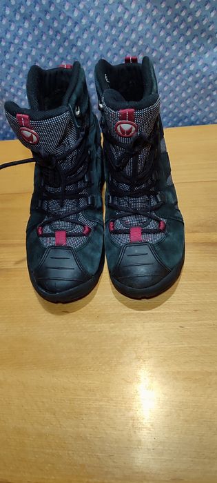 Продам ботинки для трекинга Viking  б/у.