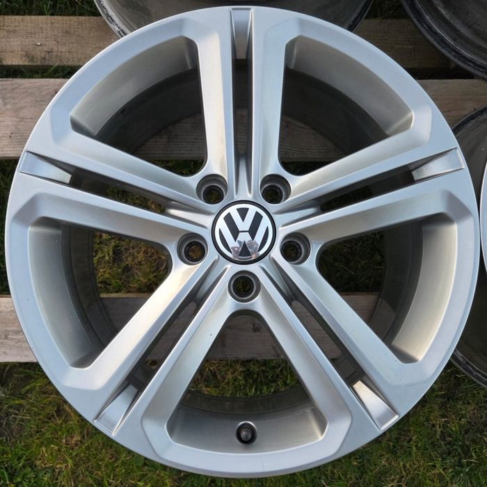Felgi Oryginał VW Passat Sharan T-Roc Sharan Touran Golf R-line 7,5Jx17 ET47 5x112 Malory