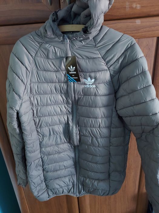 Kurtki damskie zimowe. Wyszywane logo.  Rozmiar S.M.