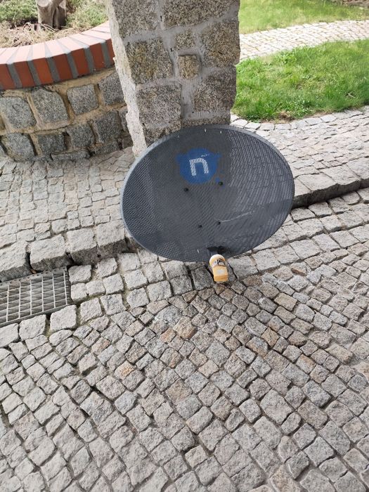 Antena satelitarna