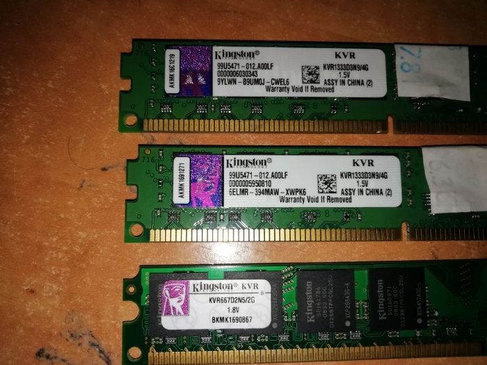 Memorias Ram Kingston... 1,2,3 G para portátil e torre.