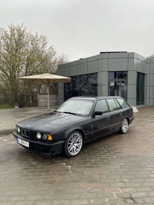 Дві BMW E34 touring m50