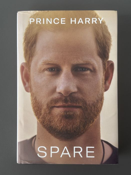 Книга Prince Harry — Spare (Запасний) англійською мовою оригінал