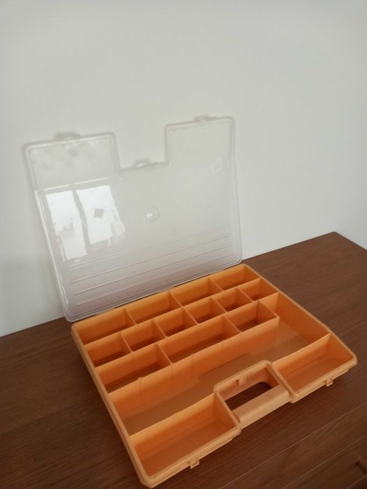 Caixa de plástico para arrumação