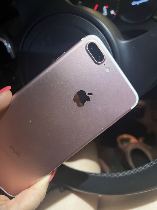 Продам Iphone 7 плюс