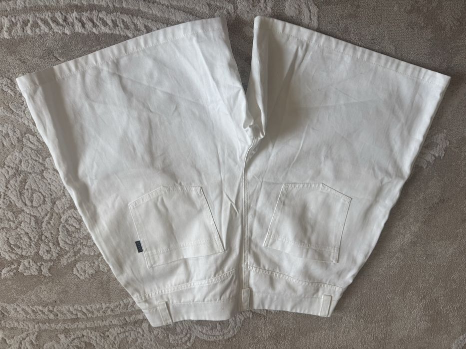 Білі жіночі шорти