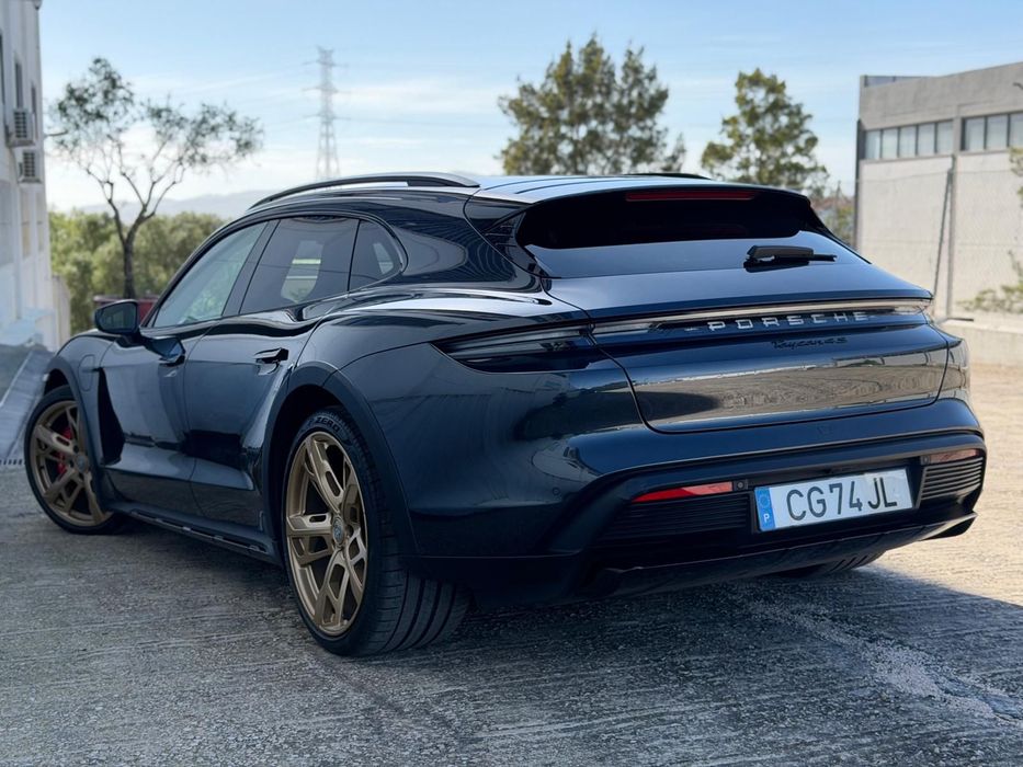 Porsche Taycan Cross Turismo 4S
