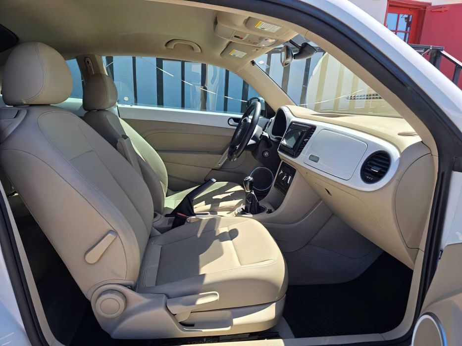 Volkswagen Beetle SE      2016