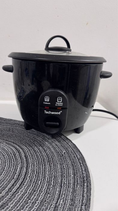 Panela de arroz impecavel