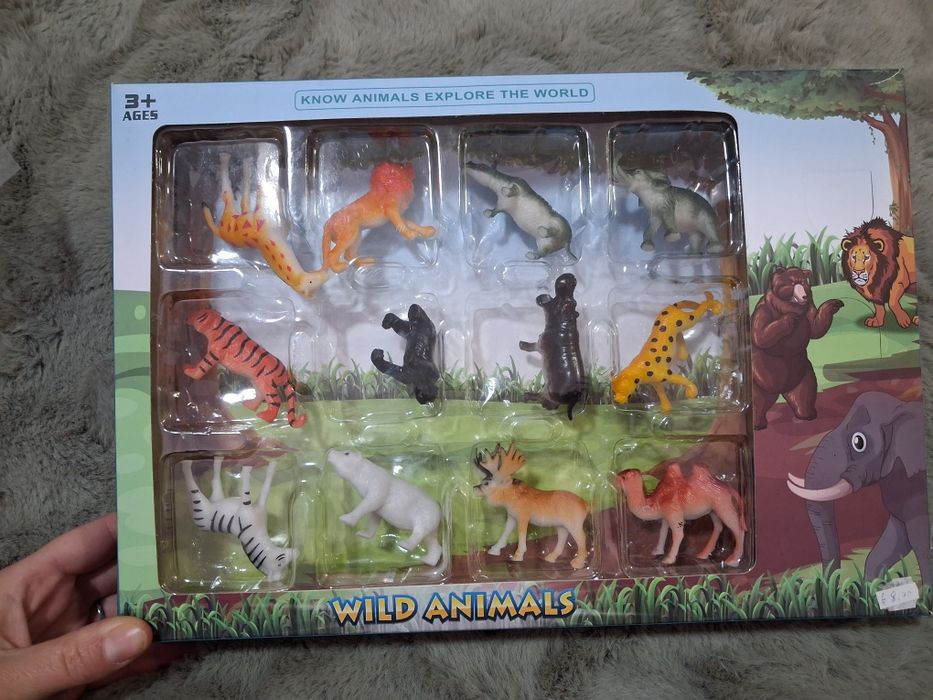 Conjunto de animais selvagens de borracha