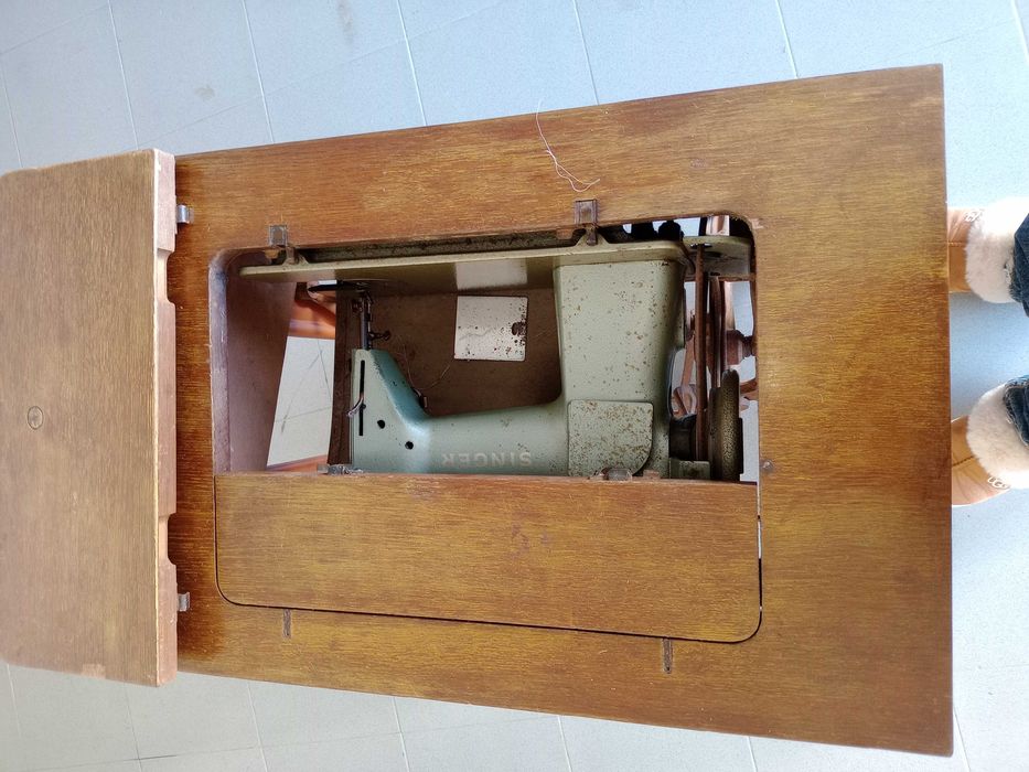 Máquina de costura a coser bem