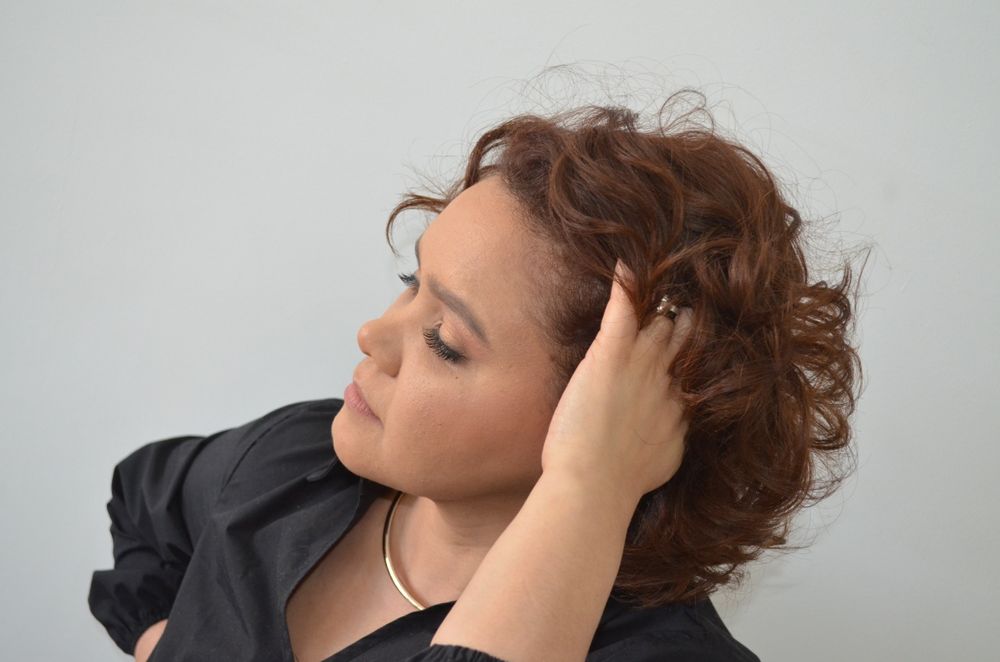 Precisa-se de Cabeleireira e Designer de Sobrancelhas