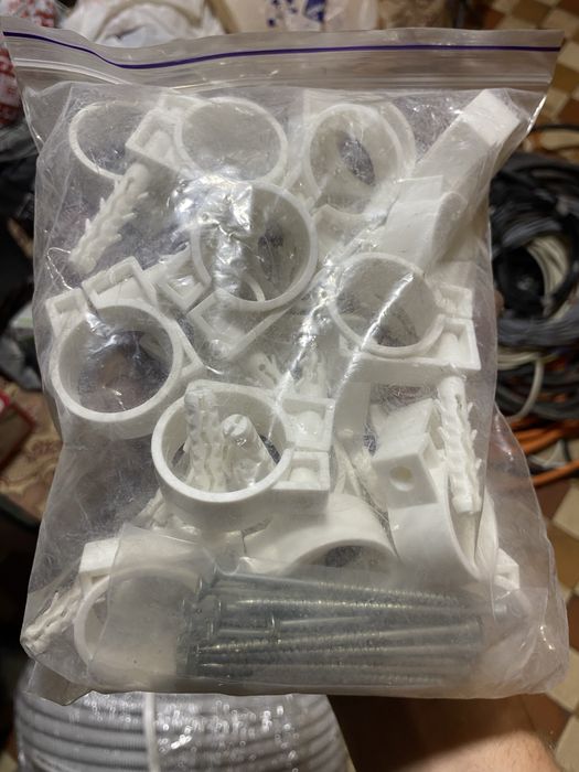 Обойма для труб 32-34 і кабелю