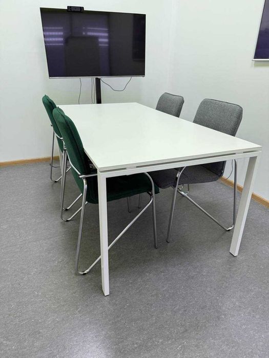 столи стільці шафи в кількості готовий офіс