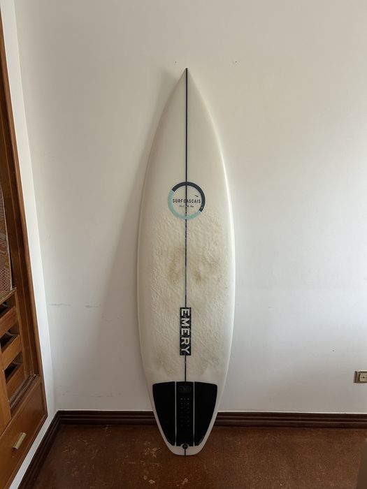 Emery surfboard 5’10