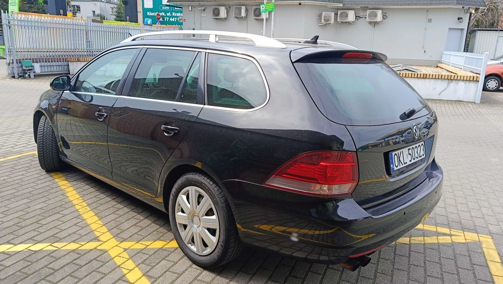 czarny golfik w dobrej cenie ,klima, 2,0tdi